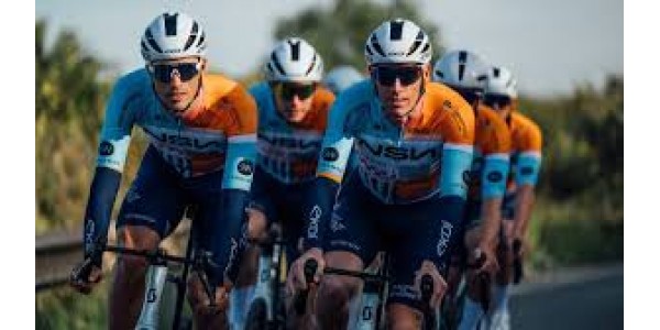 NSN Cycling Team präsentiert offiziell seine neue Saisonbekleidung für 2026
